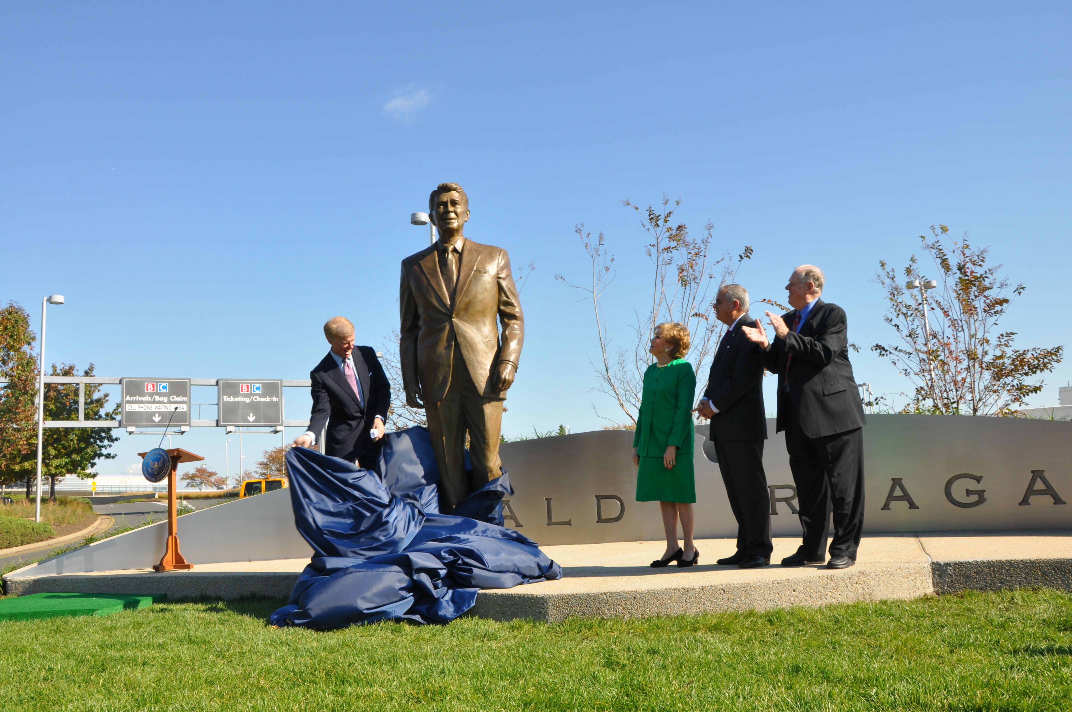 Reagan statue evokes memories of controversial strike