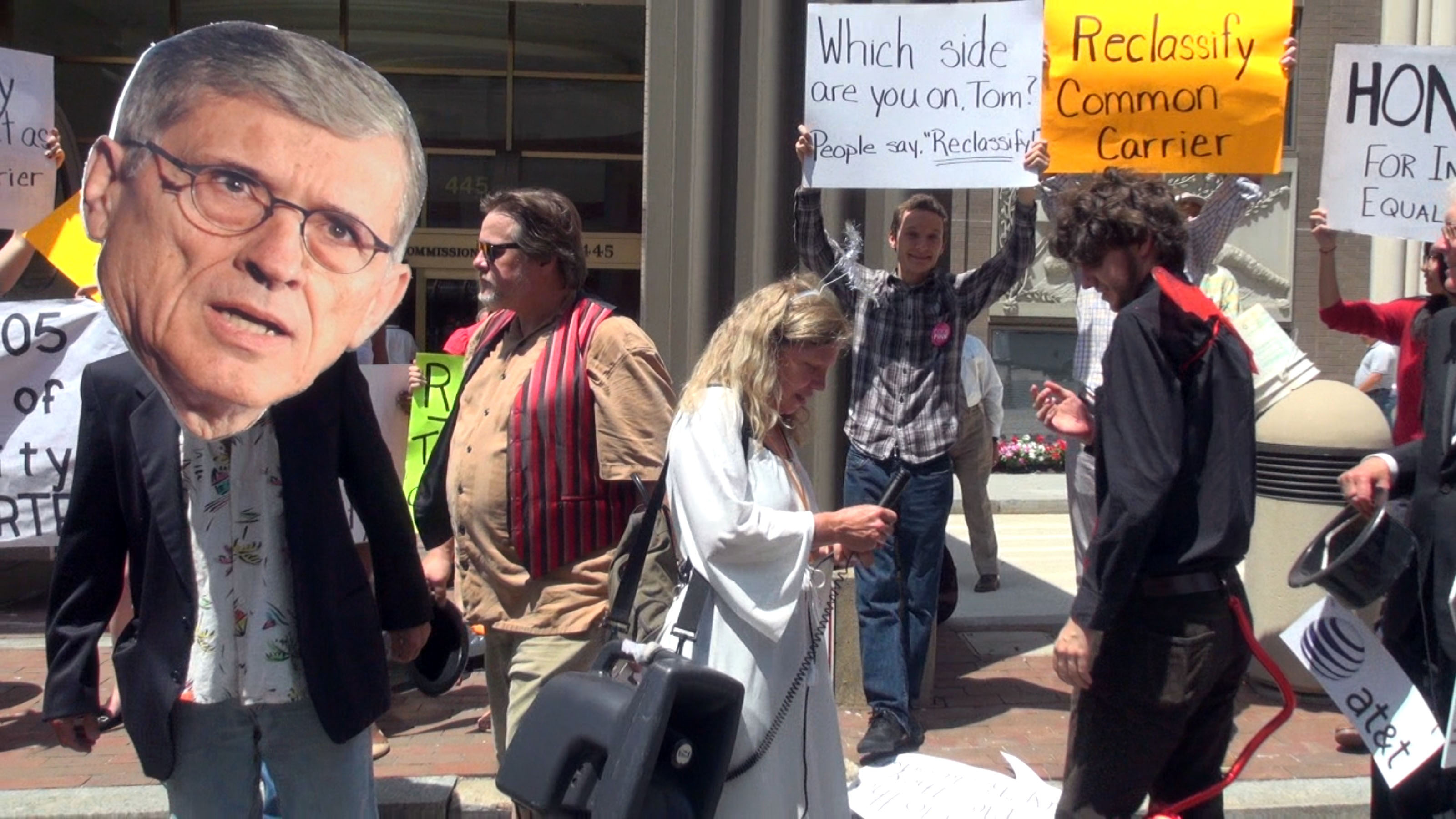 Net neutrality supporters stage ‘tug-of-war’ protest outside FCC