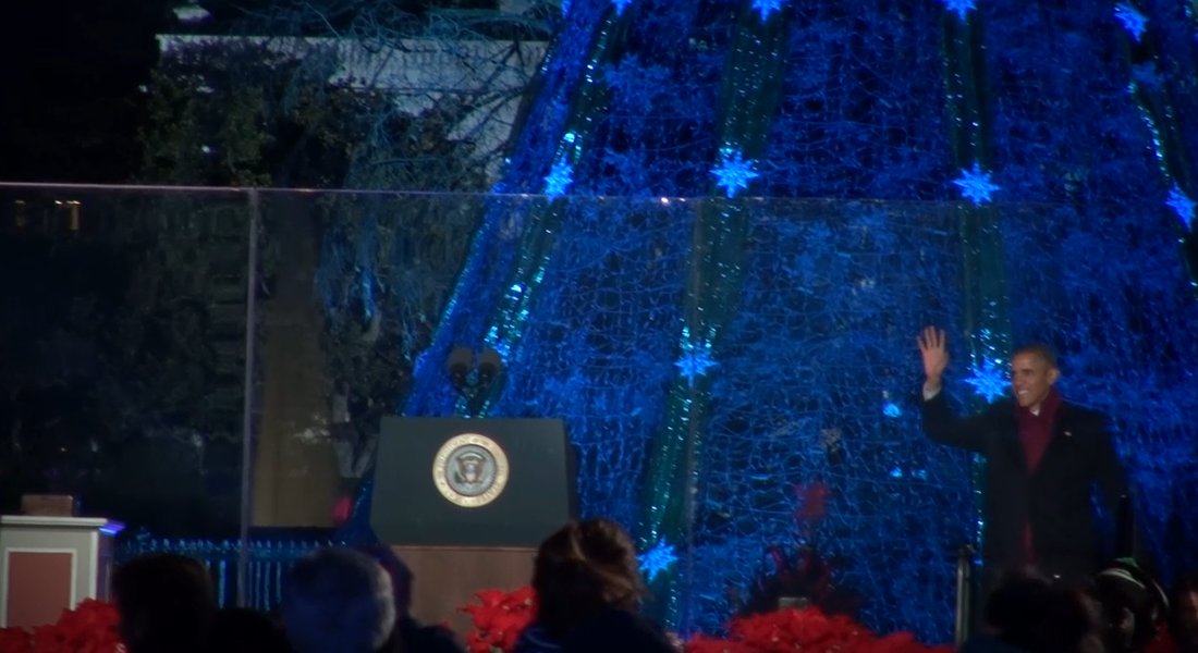 Obama, first family light the National Christmas Tree