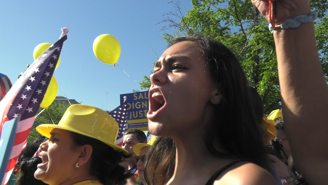 Immigrants rally as SCOTUS Justices debate Obama’s plan