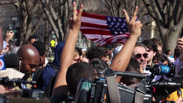 Hundreds of Students March on White House to Support Stronger Gun Laws