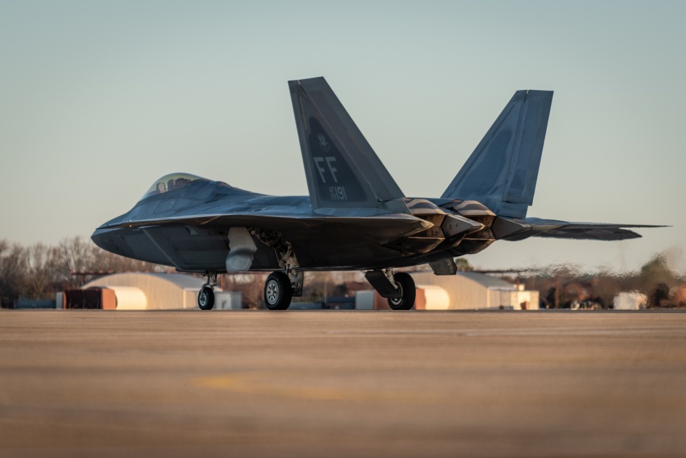 Pentagon prioritizes getting the F-22 back working fast rather than its reliability, a report shows