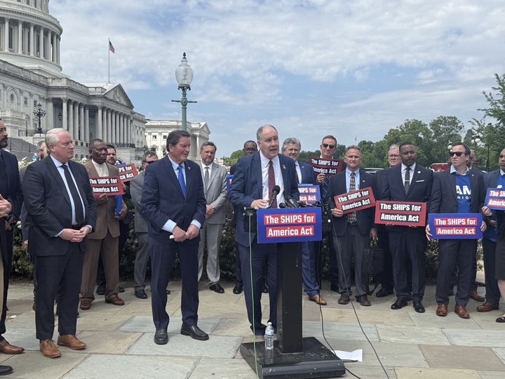 Lawmakers push bipartisan shipbuilding bill, citing national security